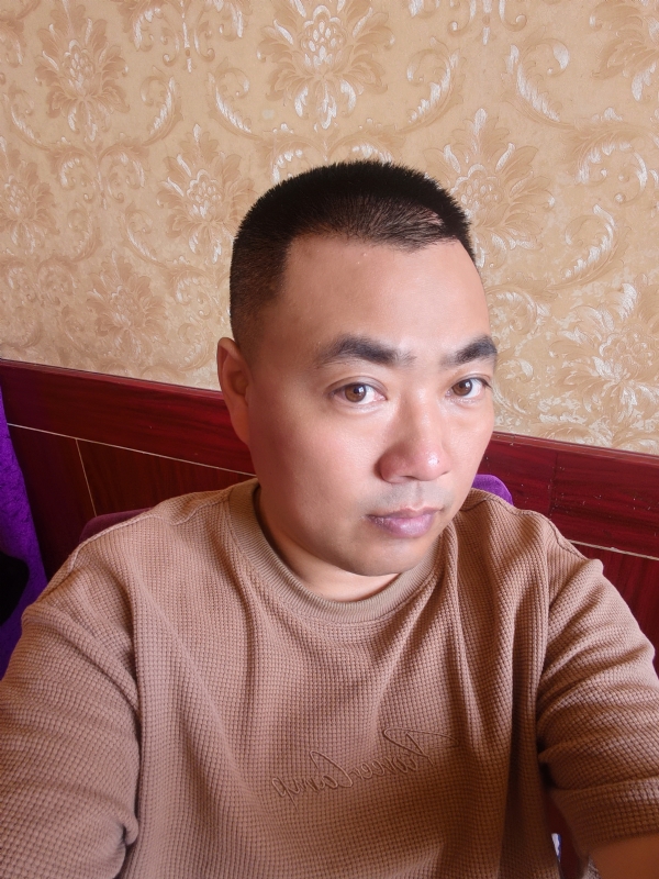 擦亮眼睛向前看的第一张照片--罗源交友网